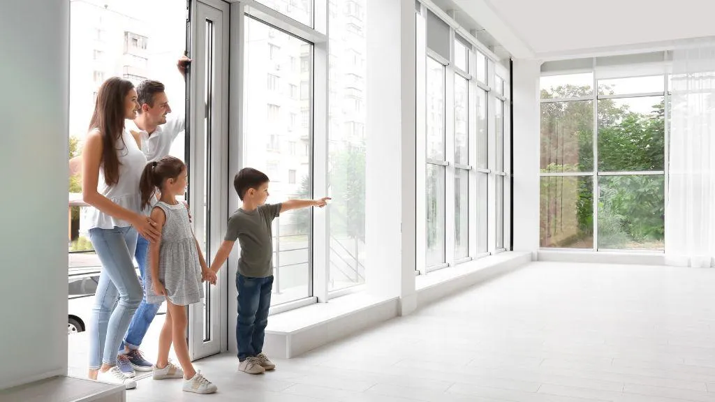 Tham quan ngôi nhà mới giúp khơi dậy sự tò mò của bé