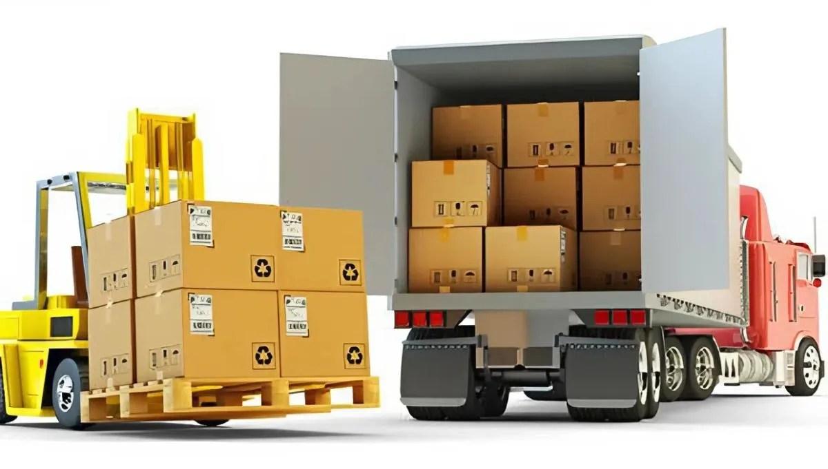 Xếp chồng các thùng hàng có cùng kích thước lên trước