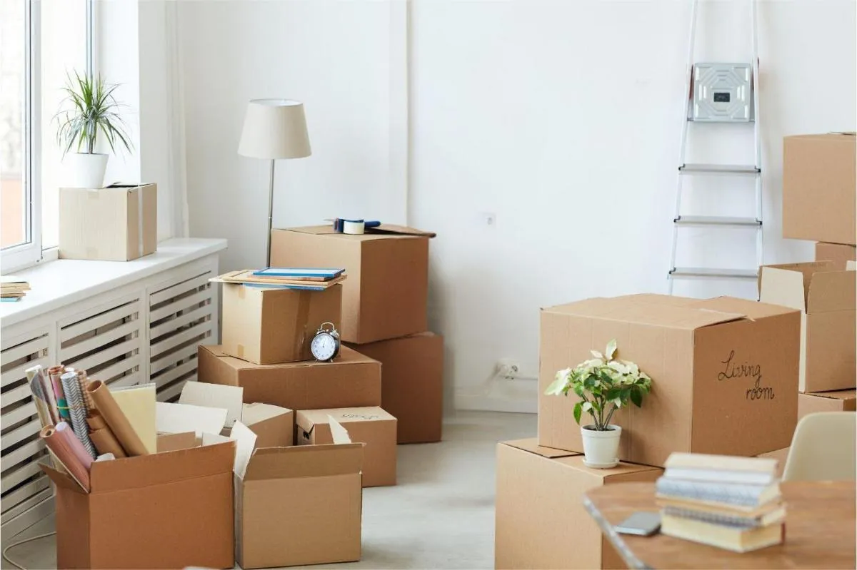 Gia chủ nên chọn dịch vụ chuyển nhà trọn gói hay cho thuê xe tải?